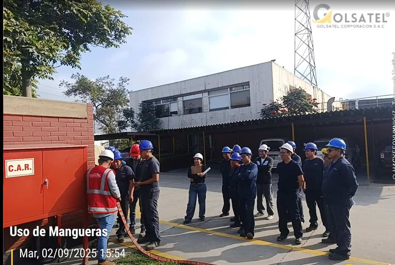 Capacitación uso de mangueras sistema contra incendio Lima — Golsatel